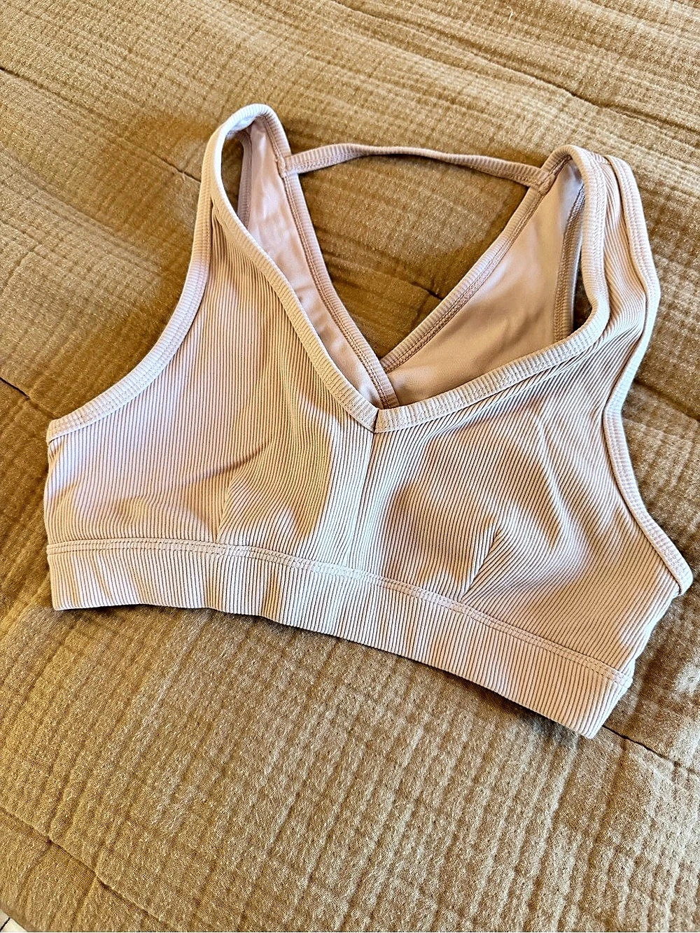 Alo Ribbed Sports Bra in soft pink